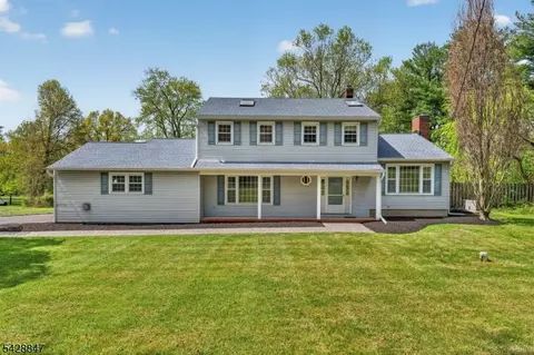 1393 Mallard Dr, Martinsville, NJ 08836