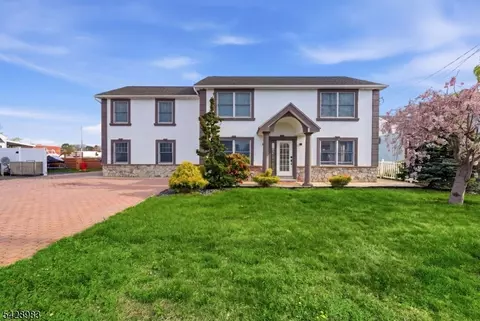 10 Minturn Rd, Toms River, NJ 08753