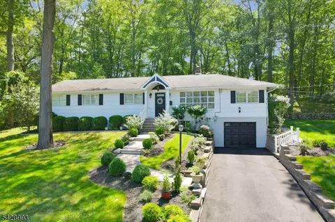 151 Page Dr, Oakland, NJ 07436