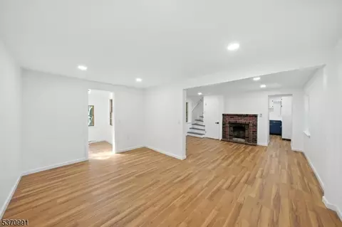 34 North St, Bloomsbury, NJ 08804
