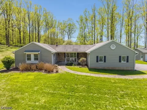 352 Bellis Rd, Bloomsbury, NJ 08804