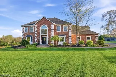 7 Woodfield Rd, Green Twp, NJ 07821