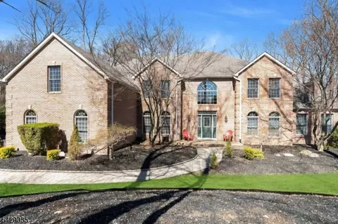 13 Greenfield Hl, Sparta, NJ 07871