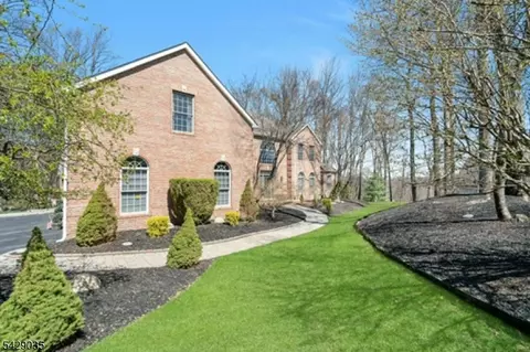 13 Greenfield Hl, Sparta, NJ 07871