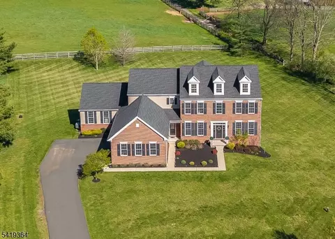 1 Belmont Ct, Pittstown, NJ 08867