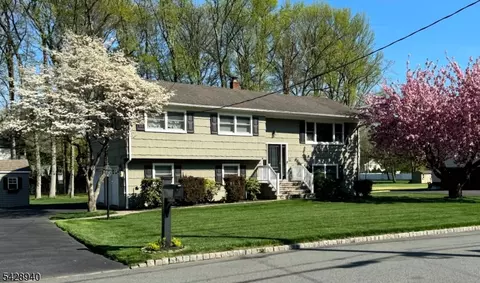 10 Cole Rd, Fairfield, NJ 07004