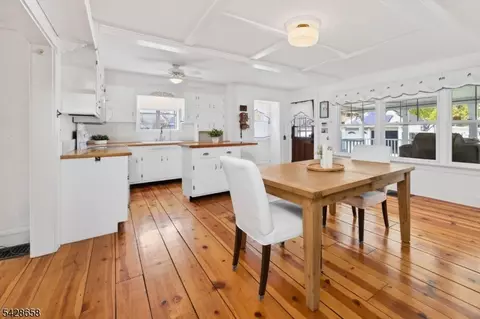 Dining - 349 Union Ave, Middlesex, NJ 08846 photo 1 of 1
