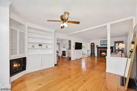 Living - 349 Union Ave, Middlesex, NJ 08846 photo 1 of 2