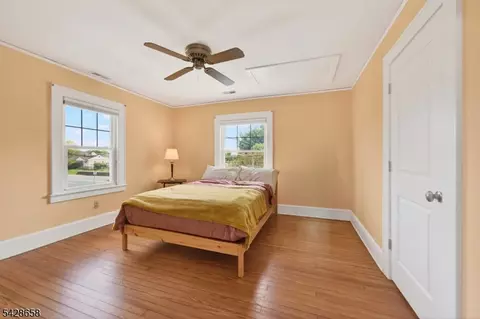 Bedroom - 349 Union Ave, Middlesex, NJ 08846 photo 3 of 4