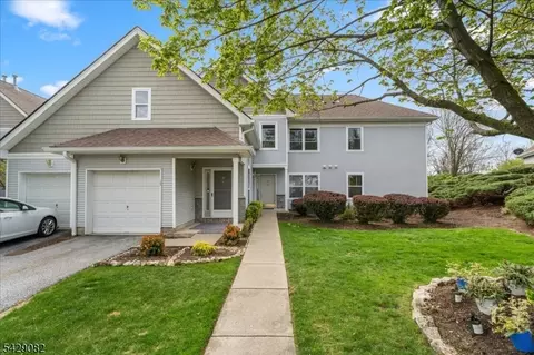 13 Eagles Nest Ln, Hamburg, NJ 07419