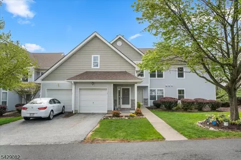 13 Eagles Nest Ln, Hamburg, NJ 07419