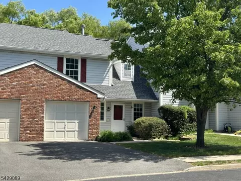 251 Hyde Park Rd, Somerset, NJ 08873