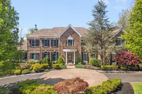 17 Carlisle Ct, Chester, NJ 07930