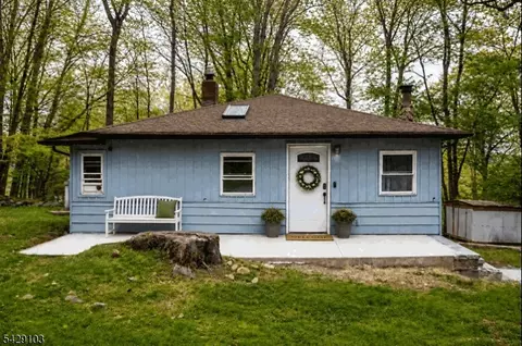 15 Mohican Ave, Landing, NJ 07850