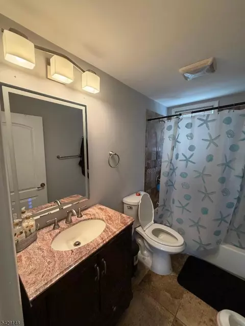 Bath - 835 Dixie Ln, Plainfield, NJ 07062 photo 2 of 3