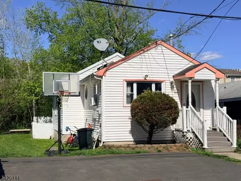 44 Salem Pl, Cliffwood, NJ 07721