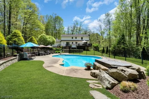 89 Catswamp Rd, Hackettstown, NJ 07840