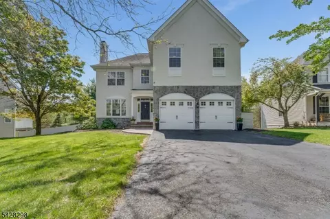 8 Miller Ln, Readington Twp, NJ 08889