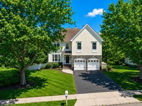 8 Miller Ln, Readington Twp, NJ 08889