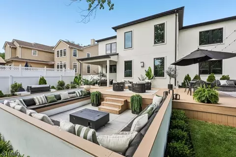 Exterior - 424 E Ridgewood Ave, Paramus, NJ 07652 photo 2 of 7