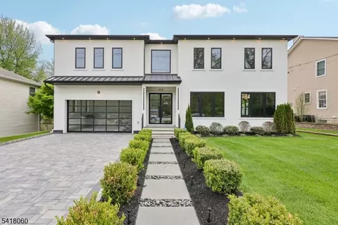 424 E Ridgewood Ave, Paramus, NJ 07652