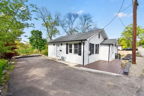 43 Nakomis Path, Lincoln Park, NJ 07035