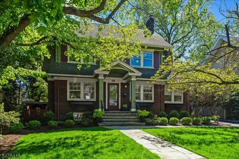 231 Watchung Ave, Montclair, NJ 07043