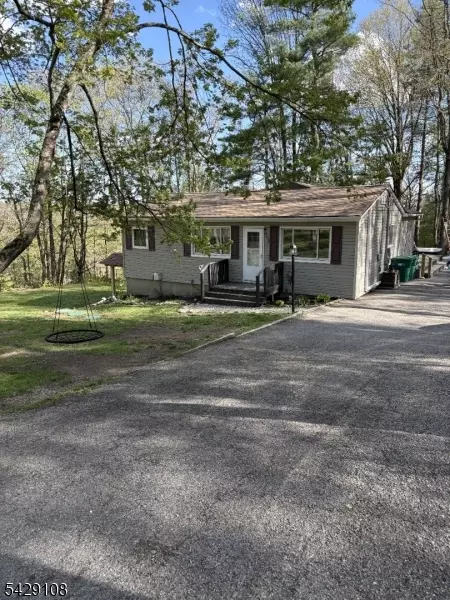 902 So Beach Tr, Newton, NJ 07860