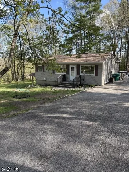 902 So Beach Tr, Newton, NJ 07860