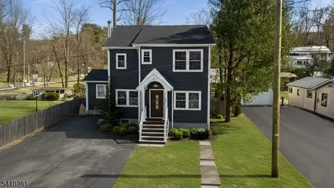 17 Birchwood Pass, West Milford, NJ 07480