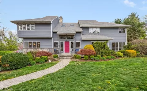 4 Chadwick Ct, Denville, NJ 07834