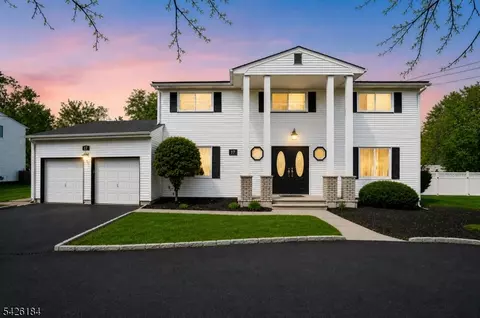 17 Stafford Rd, Parsippany, NJ 07054