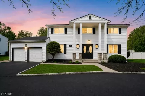 17 Stafford Rd, Parsippany, NJ 07054