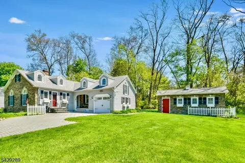 16 Pequot Trl, Oak Ridge, NJ 07438