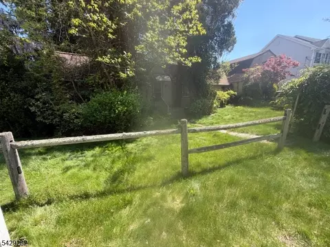 11 Knoll Rd, Boonton, NJ 07005