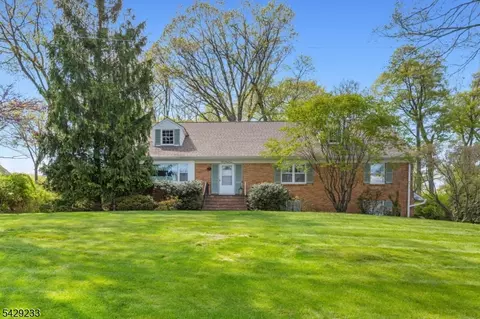 557 Taunton Rd, Wyckoff, NJ 07481
