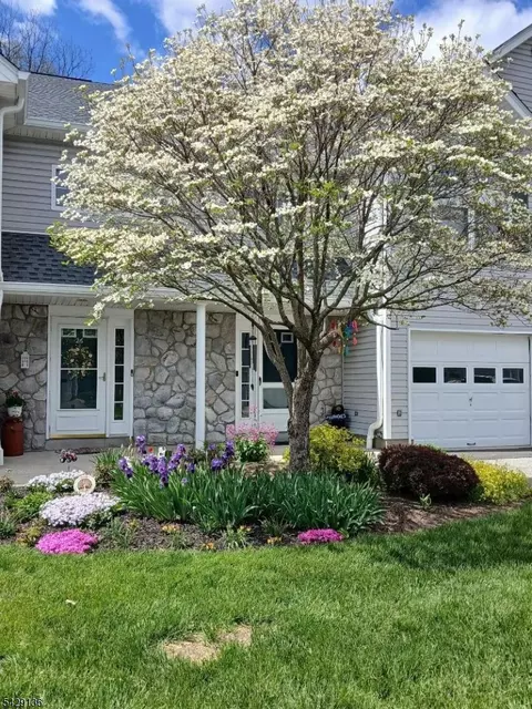 26 Beechmont Ter, Hamburg, NJ 07419