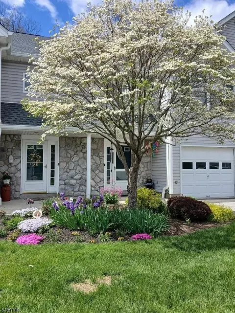 26 Beechmont Ter, Hamburg, NJ 07419