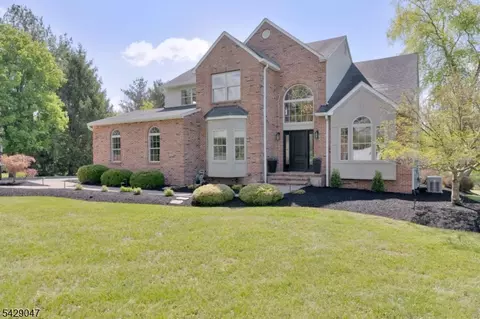 26 Lehigh Rd, Branchburg, NJ 08853