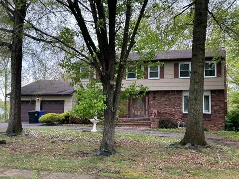 23 Briarwood Dr, Matawan, NJ 07747