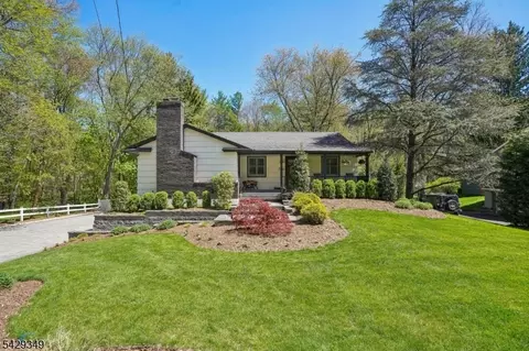 586 Sparrowbush Rd, Wyckoff, NJ 07481
