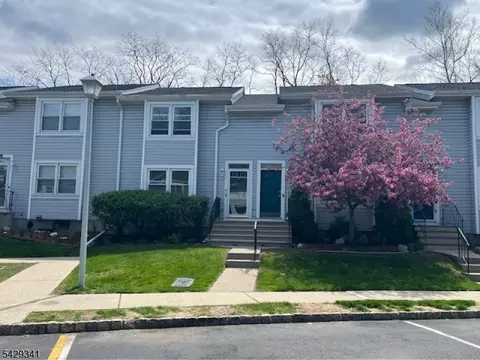 14 Village Dr, Hamburg, NJ 07419