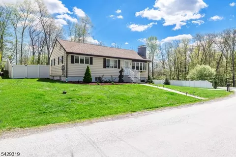 586 Clearview Dr, Newton, NJ 07860