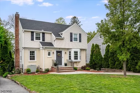 8 Abbington Ter, Glen Rock, NJ 07452