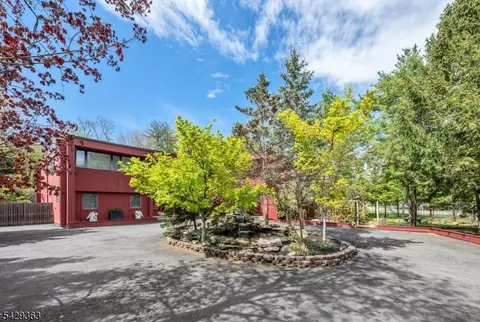 84 Bogerts Mill Rd, Harrington Park, NJ 07640