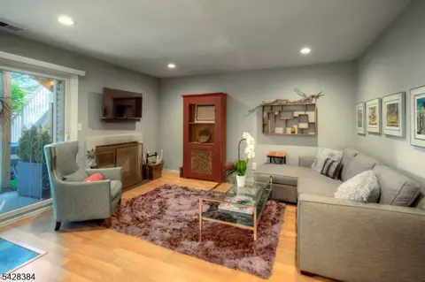 11 Tory Ct, Bedminster, NJ 07921