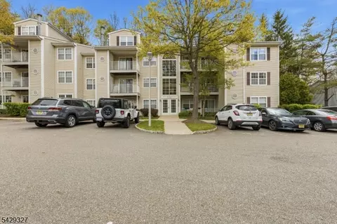 26 Brookside Ln #26, Mount Arlington, NJ 07856