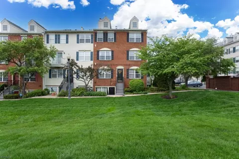 89 Vaughan Dr #89, Newark, NJ 07103
