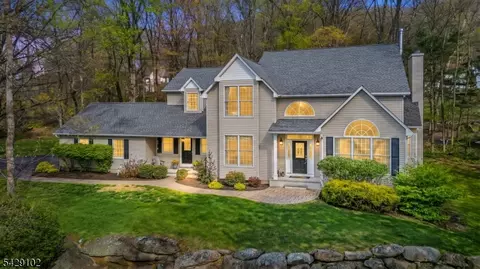16 Yorkshire Dr, Hackettstown, NJ 07840