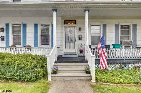 17 E Church St, Washington, NJ 07882